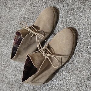 Eddie Bauer shoes in 10 M